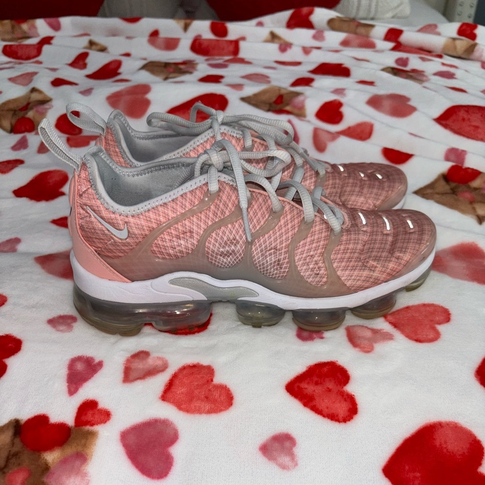 Women’s size 8 Nike Air VaporMax pink